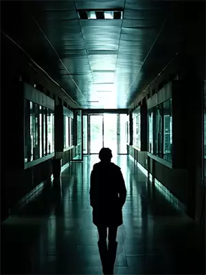 在繁华的城镇是什么歌曲